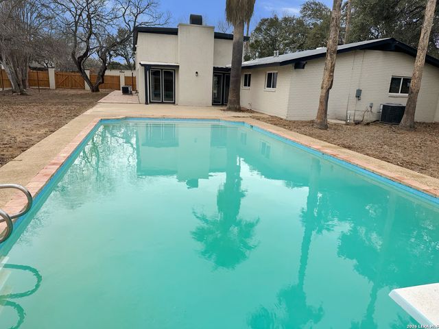 1228 E San Marcos St, Pearsall, TX 78061