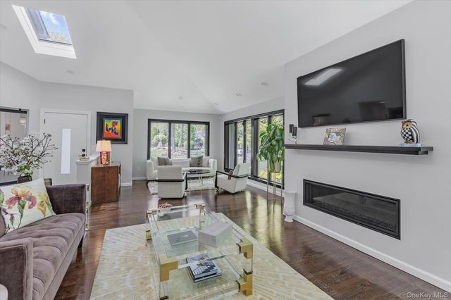4 Wood Path Drive, Northport, NY 11768