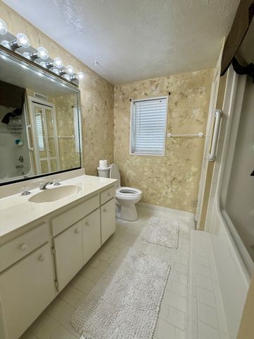 1040 Berwick Trl, Madison, TN 37115
