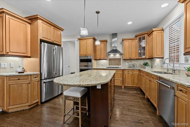 5828 Wyndam Lane, Hamburg Township, MI 48116