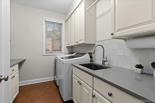 5828 Wyndam Lane, Hamburg Township, MI 48116