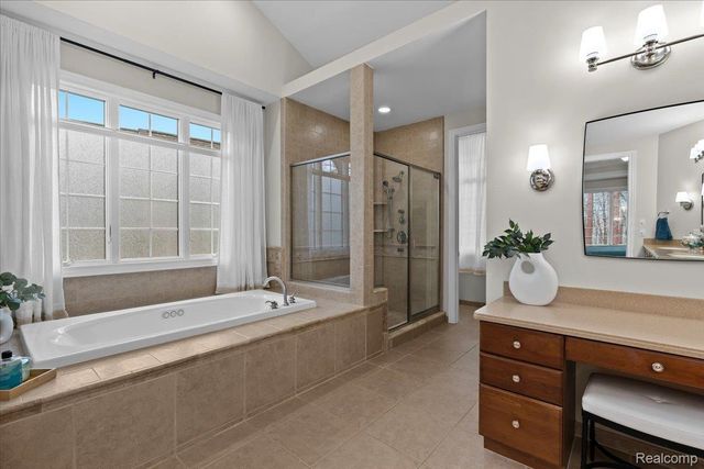 5828 Wyndam Lane, Hamburg Township, MI 48116