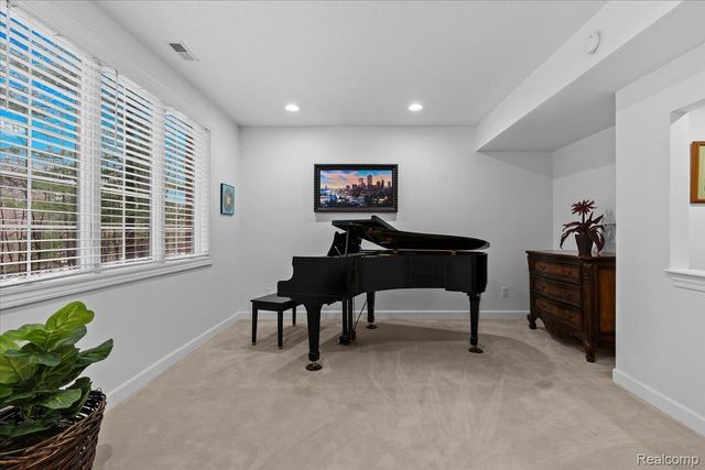 5828 Wyndam Lane, Hamburg Township, MI 48116