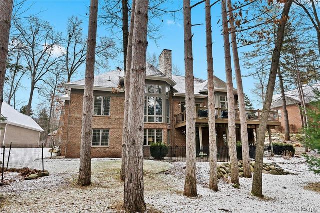 5828 Wyndam Lane, Hamburg Township, MI 48116