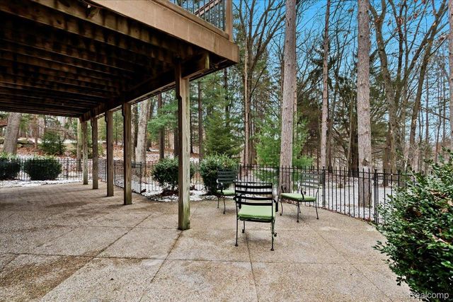 5828 Wyndam Lane, Hamburg Township, MI 48116