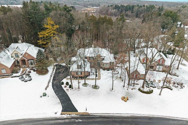 5828 Wyndam Lane, Hamburg Township, MI 48116