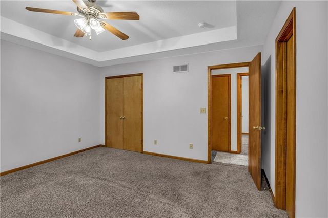 22005 Gracie Drive, Peculiar, MO 64078