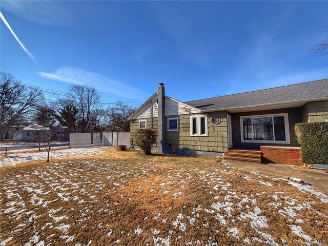 20 Bogota Road, Mastic Beach, NY 11951