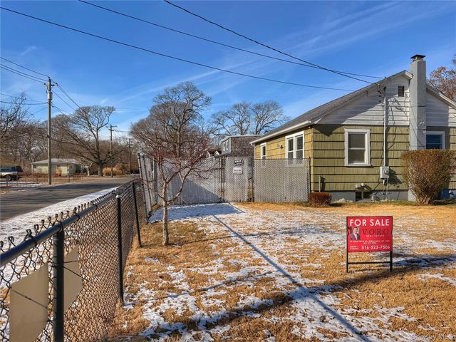 20 Bogota Road, Mastic Beach, NY 11951