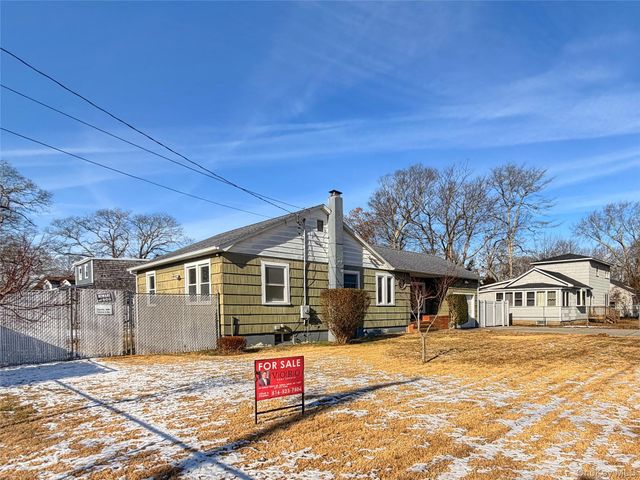 20 Bogota Road, Mastic Beach, NY 11951