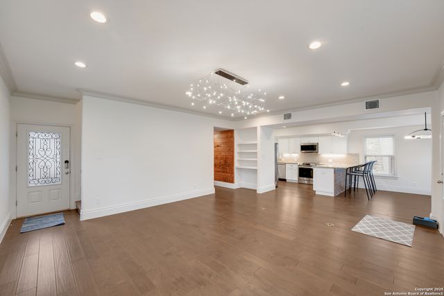 402 Elmhurst, San Antonio, TX 78209