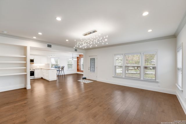 402 Elmhurst, San Antonio, TX 78209