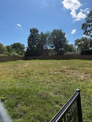 1201 Woodsboro Drive, Royal Oak, MI 48067