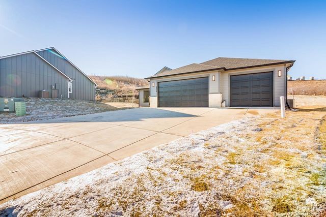 3916 Travers Circle, Manhattan, KS 66503