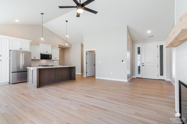 3916 Travers Circle, Manhattan, KS 66503