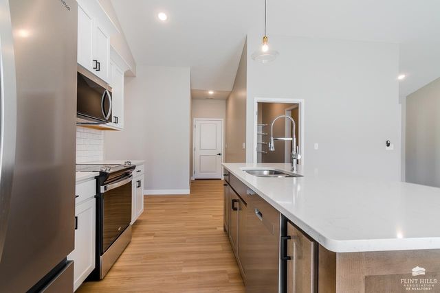 3916 Travers Circle, Manhattan, KS 66503