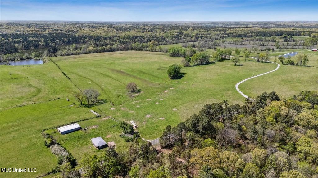 722 Laws Hill Road, Holly Springs, MS 38635 — photo 2