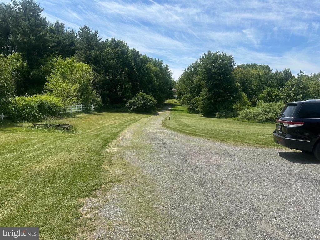 Image 11 of property listing at 19801 OLD YORK RD, White Hall, MD 21161