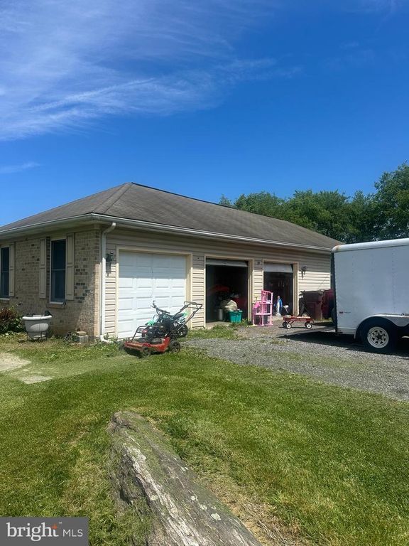 Image 7 of property listing at 19801 OLD YORK RD, White Hall, MD 21161