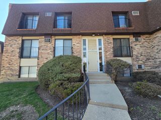 160 S Waters Edge Drive 302, Glendale Heights, IL 60139