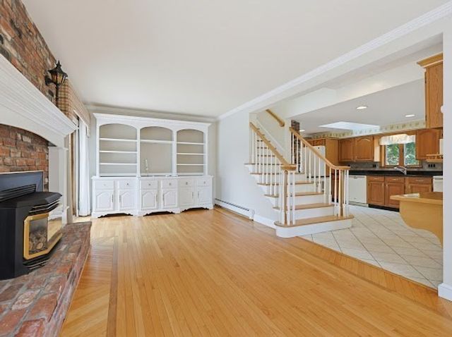 374 Plain St, Stoughton, MA 02072