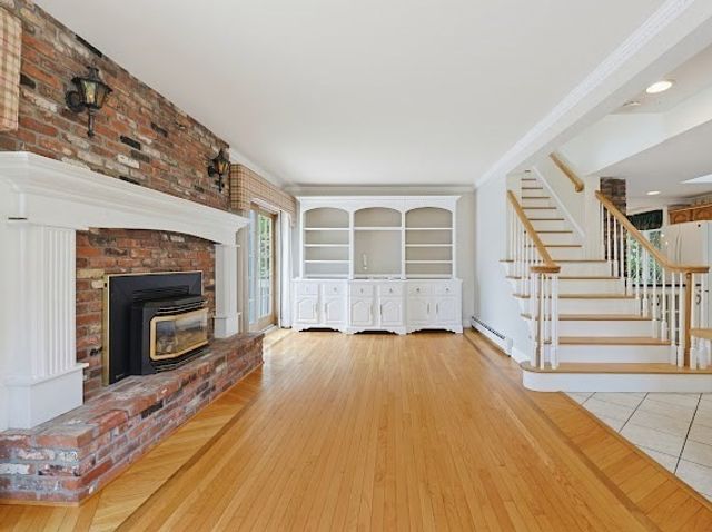 374 Plain St, Stoughton, MA 02072