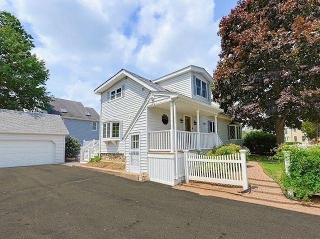 374 Plain St, Stoughton, MA 02072