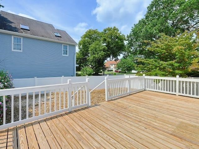 374 Plain St, Stoughton, MA 02072