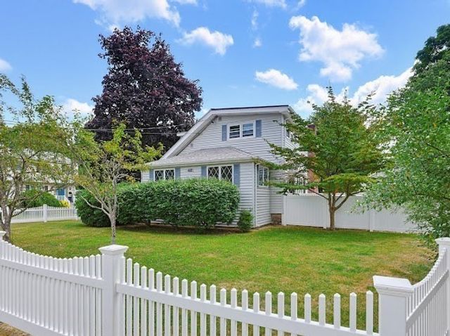 374 Plain St, Stoughton, MA 02072