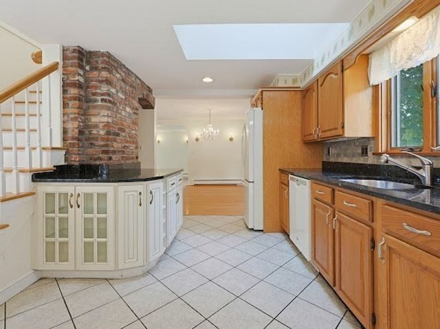 374 Plain St, Stoughton, MA 02072