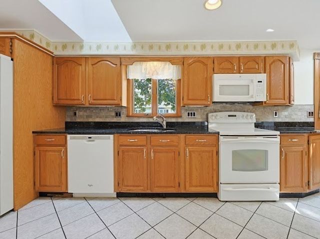 374 Plain St, Stoughton, MA 02072