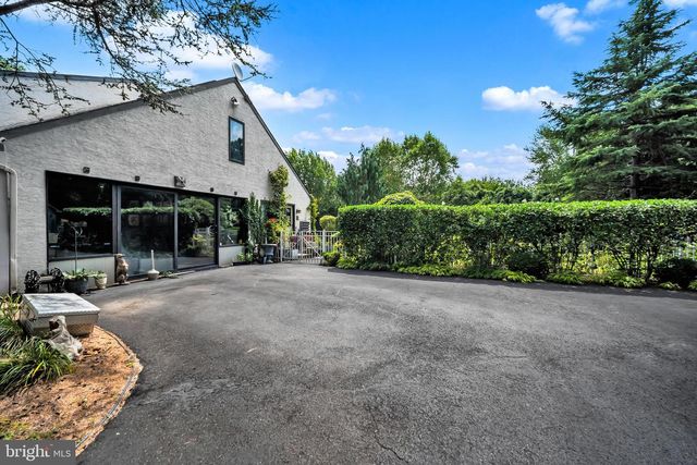236 HILLTOP DR, Churchville, PA 18966