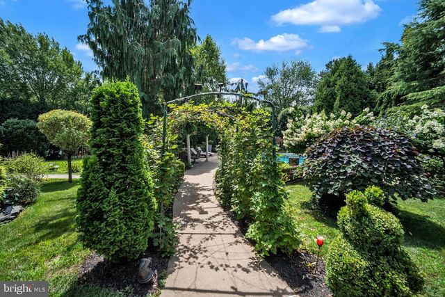 236 HILLTOP DR, Churchville, PA 18966