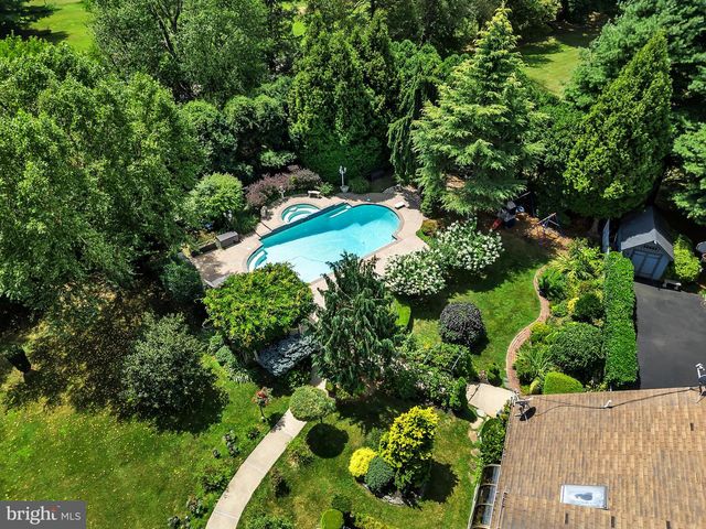 236 HILLTOP DR, Churchville, PA 18966