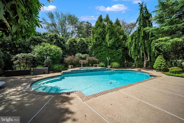 236 HILLTOP DR, Churchville, PA 18966