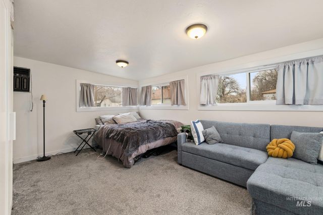 1317 N Arthur St, Caldwell, ID 83605