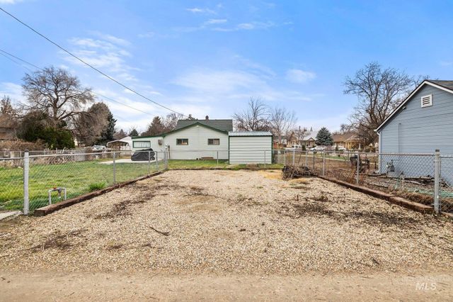 1317 N Arthur St, Caldwell, ID 83605