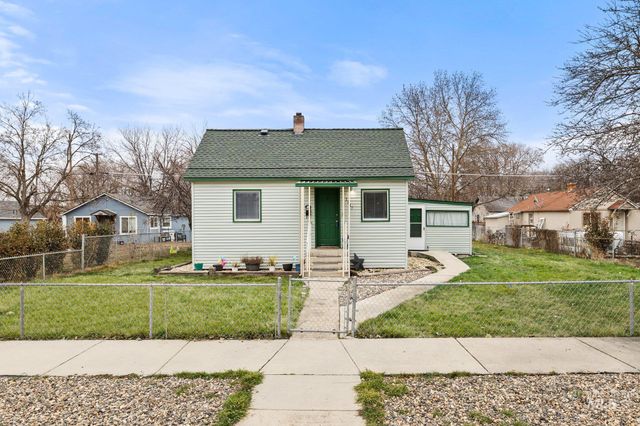 1317 N Arthur St, Caldwell, ID 83605