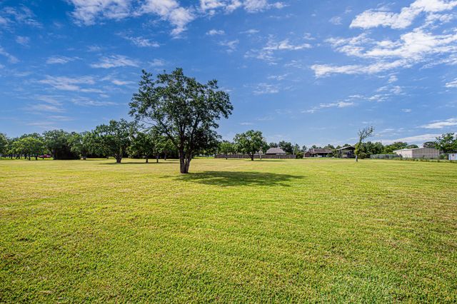 2123 Lee Road, Pearland, TX 77581