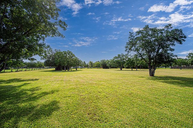 2123 Lee Road, Pearland, TX 77581