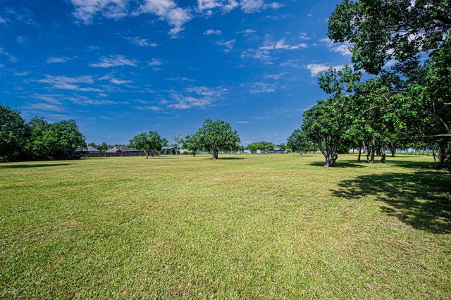 2123 Lee Road, Pearland, TX 77581