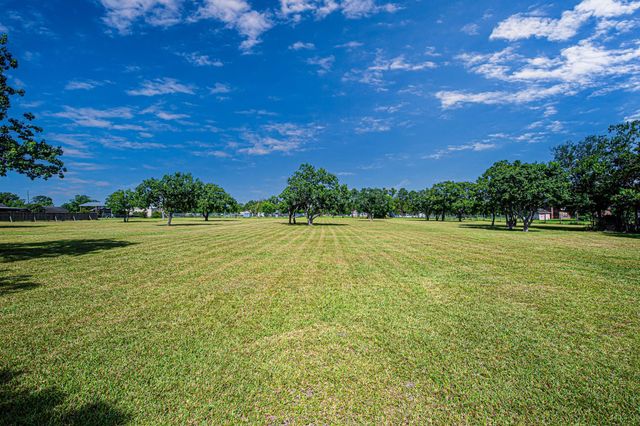 2123 Lee Road, Pearland, TX 77581