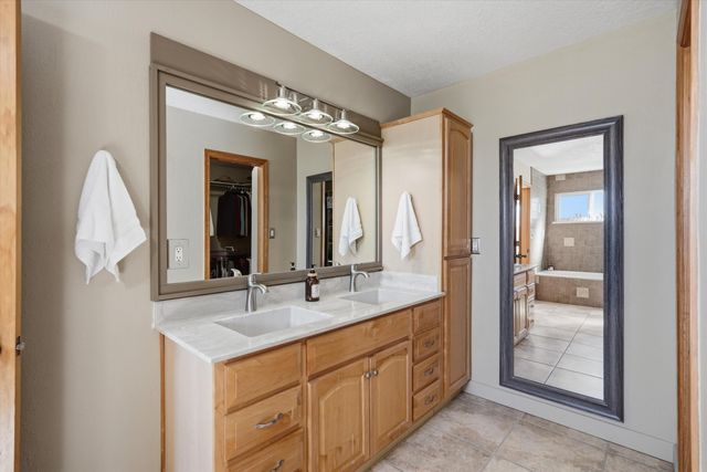3940 Augusta Drive SE, Rio Rancho, NM 87124