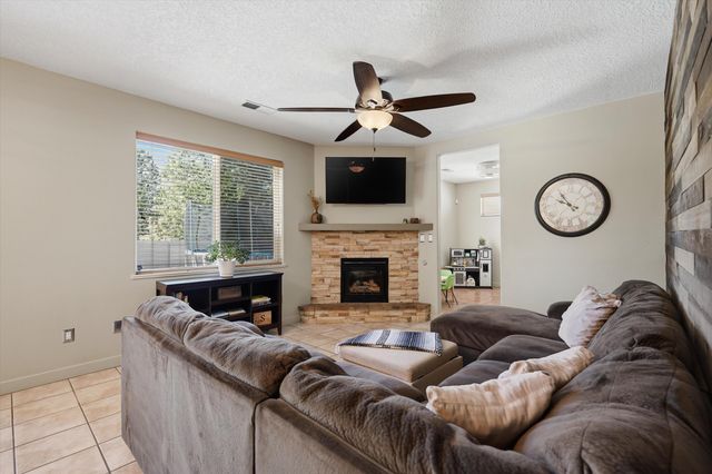 3940 Augusta Drive SE, Rio Rancho, NM 87124
