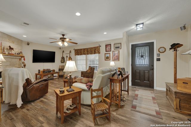 911 Heritage, Canyon Lake, TX 78133