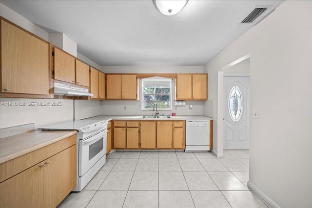 508 Holyoke Lane A, Lake Worth, FL 33467