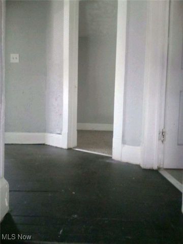 9003 Columbia Avenue, Cleveland, OH 44108