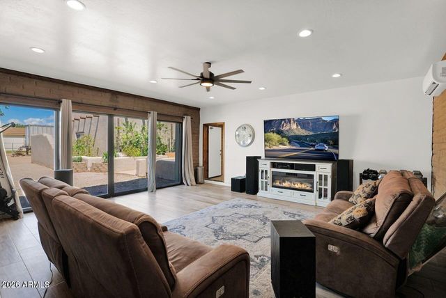 43607 N Coyote Road, San Tan Valley, AZ 85140