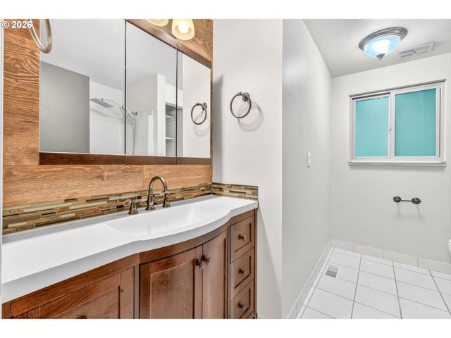 2608 Ne 53RD St, Vancouver, WA 98663