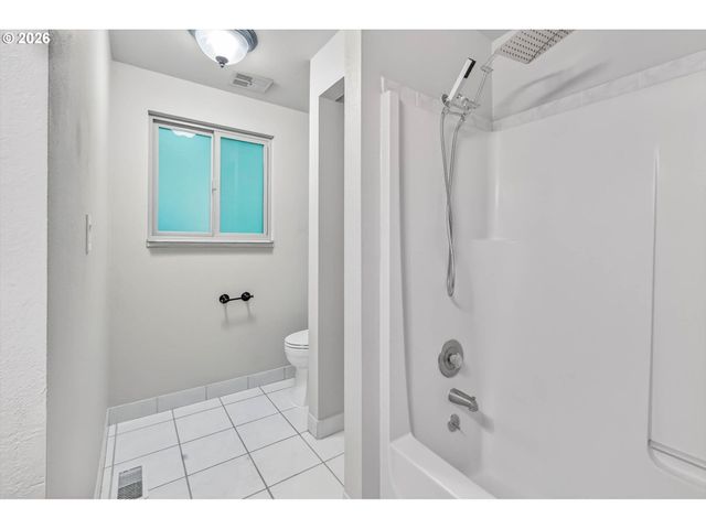 2608 Ne 53RD St, Vancouver, WA 98663